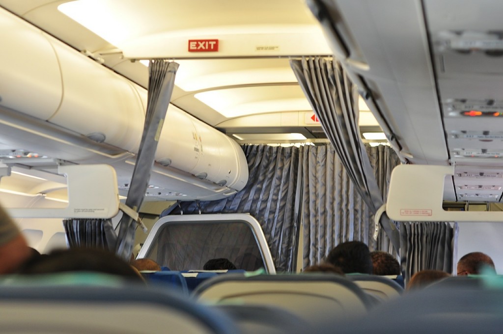 Sicherheitsvorkehrungen im Flugzeug